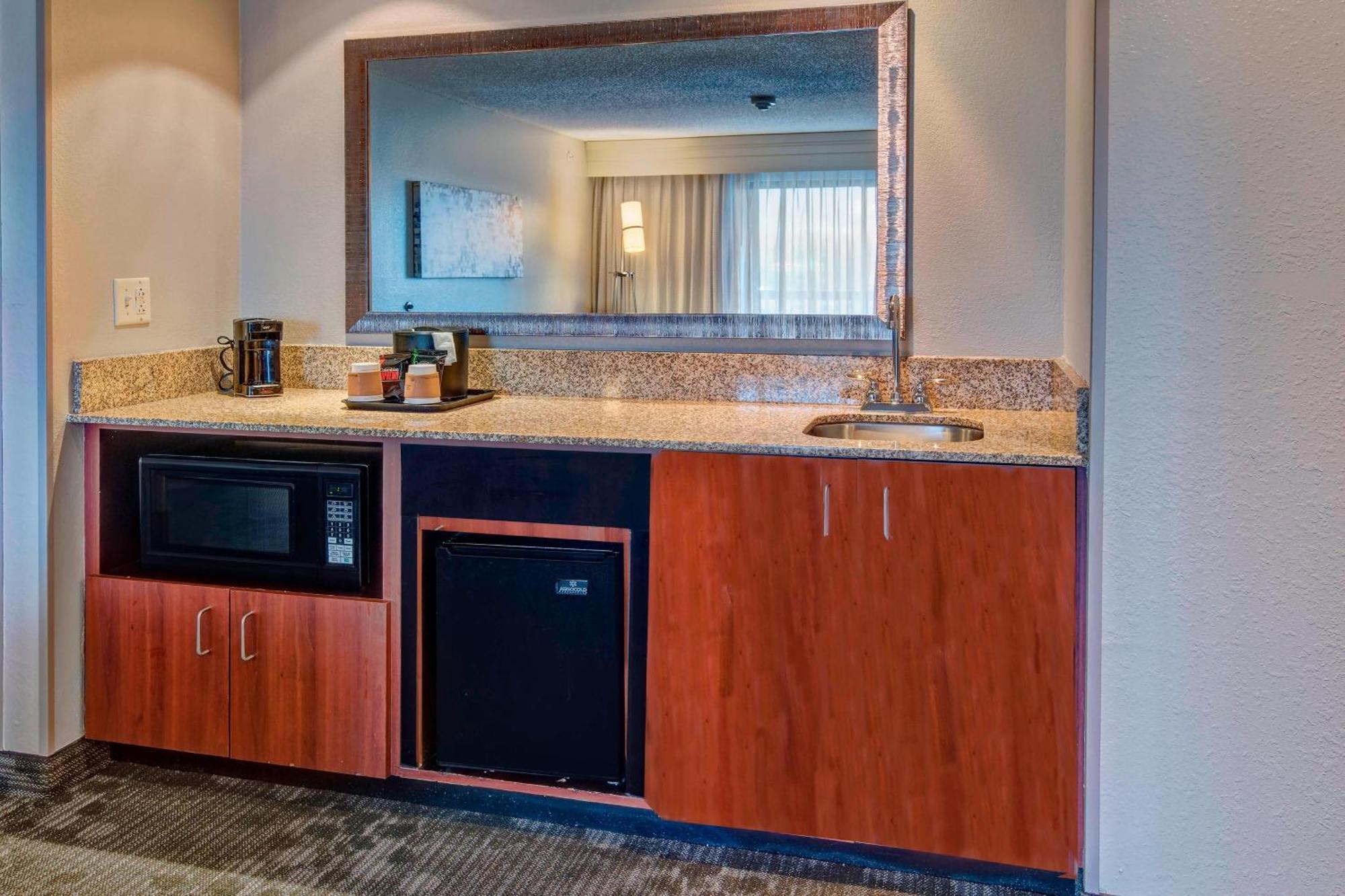 Courtyard By Marriott Alexandria Ξενοδοχείο Εξωτερικό φωτογραφία
